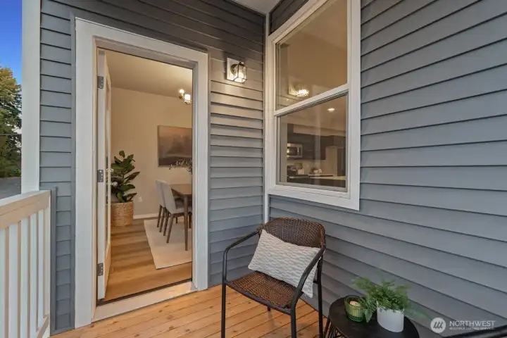 Photographs are for illustrative purposes only. Features, finishes, interior/exterior colors, landscaping and floorplan shown may vary from actual homes built.