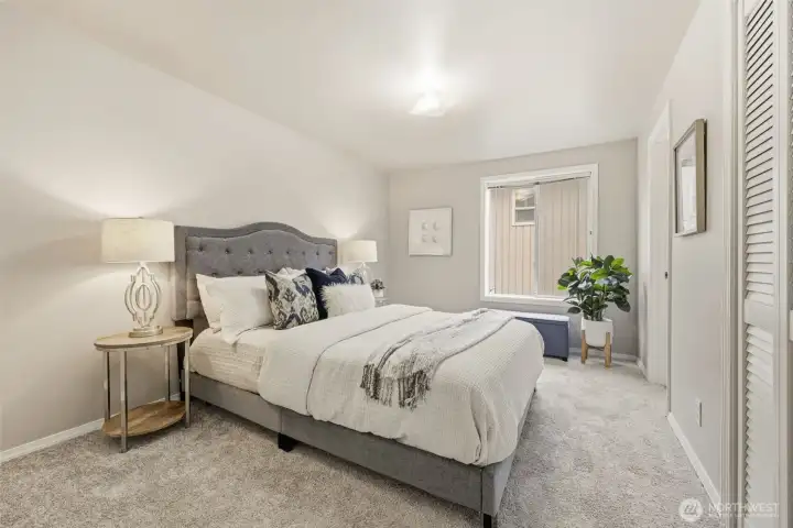 Large primary bedroom.