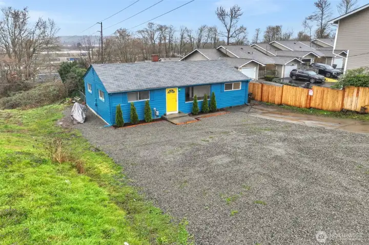 Additional photo of front - TONS of parking