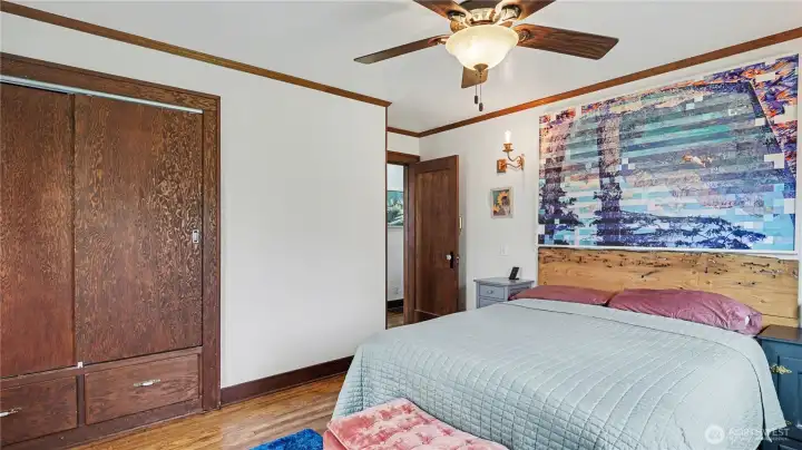 Other view of the primary.