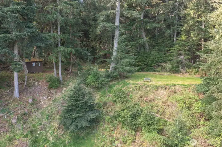 Here you see the storage shed on the left and the building site to the right.