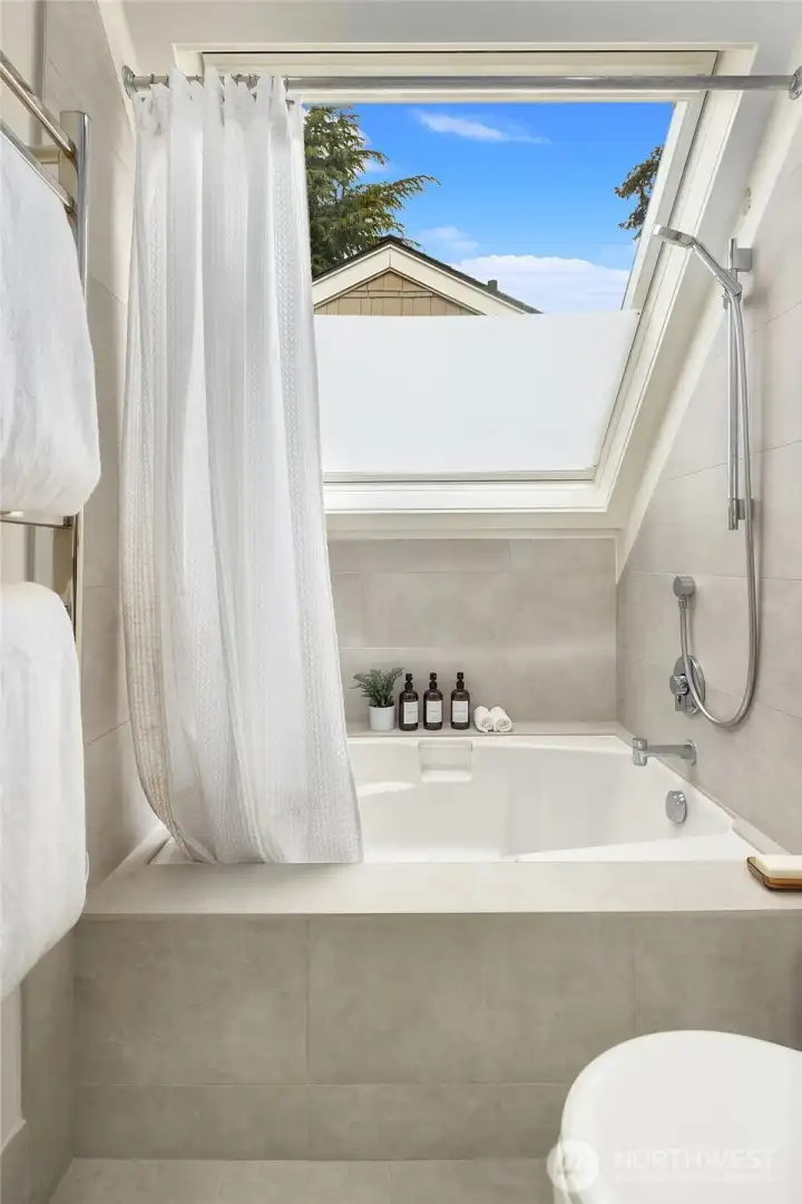 Sunshine flows into this gorgeous upper floor bathroom! Sunshine flows into this gorgeous upper floor bathroom!