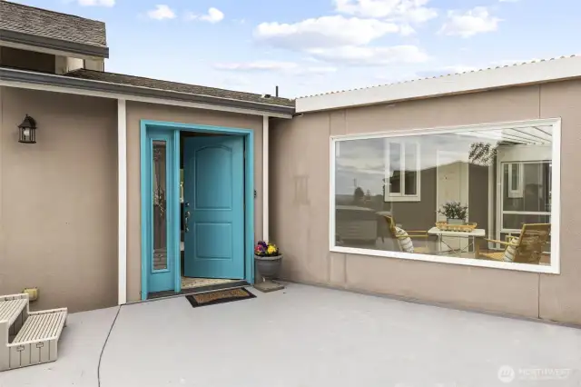 1400 sqft of living space - not including the garage.