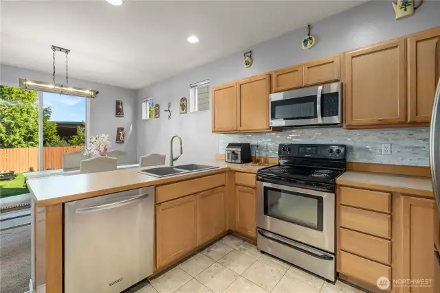 Lots of kitchen space and cabinets