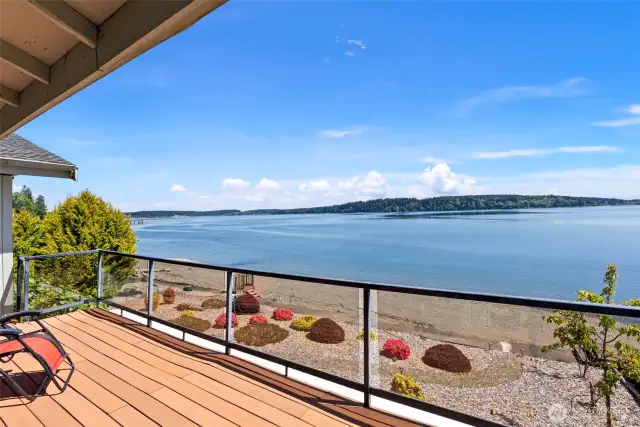 Deck on the main floor!