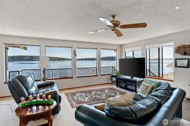 Living room to take in all the views!