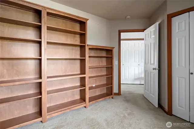 Front Bedroom 1/Library