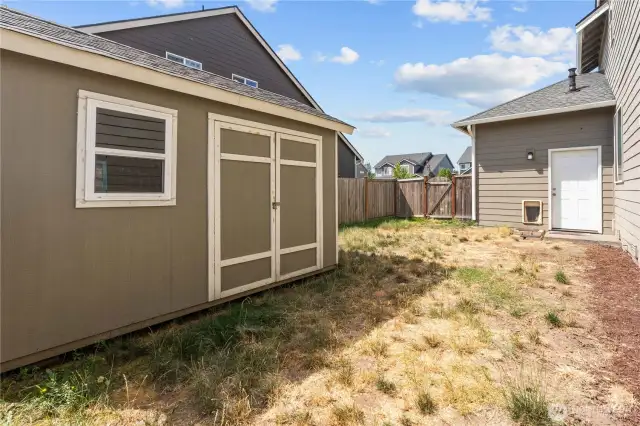 This is the dog run on the side of the home.