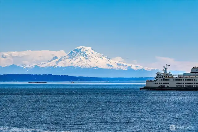 This home has a breathtaking unobstructed view of Mount Rainier, Puget Sound and the ever-changing passage of maritime vessels.