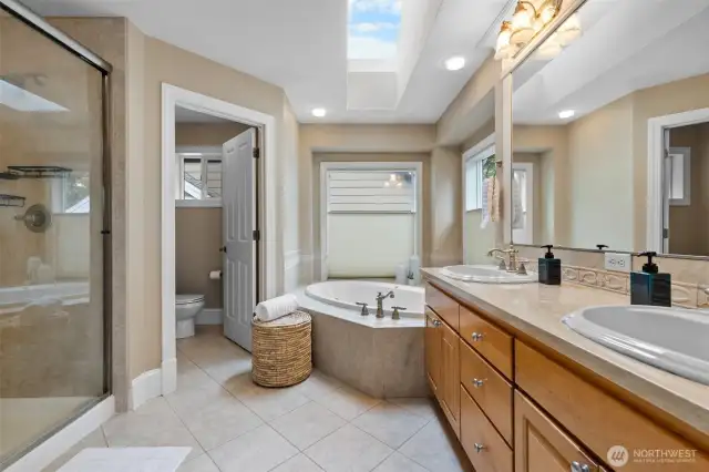 5-Piece Bath in Primary Suite