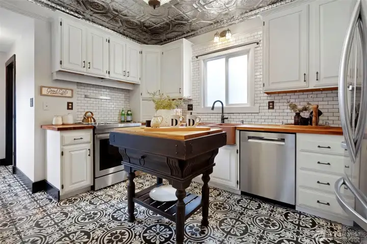 The tile floors, island & butcher block counters-chef kiss