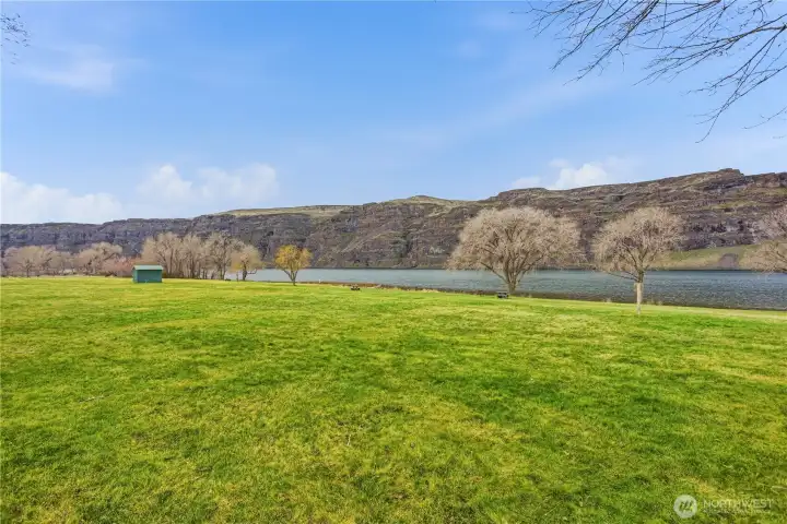 Community River Front Park