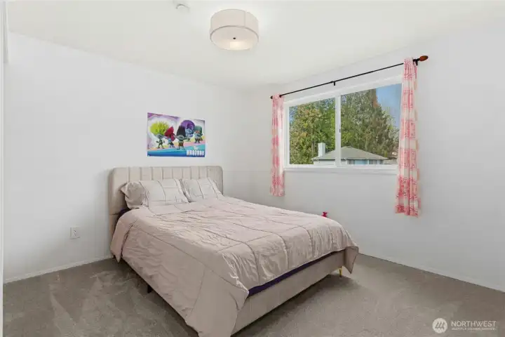 Secondary bedroom perfect for guests or workspace
