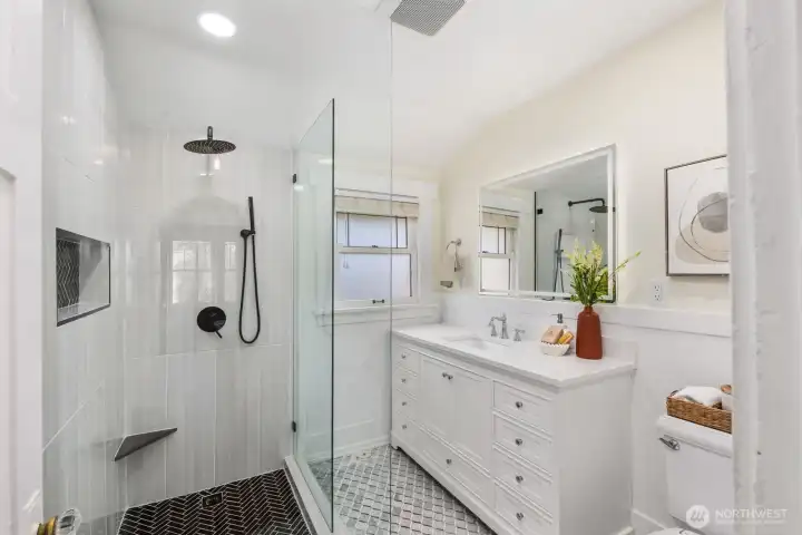 Beautifully updated upstairs bathroom