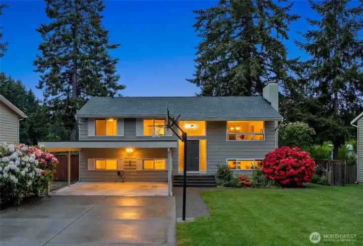 You can’t tell from photos, but this home has been loved by the same owner since 1989. Major updates are already handled too, including a new roof, newer furnace, fresh paint, new carpet, quartz counters, and bright lighting.