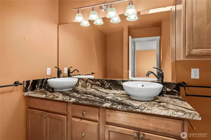 Ensuite bathroom. Ensuite bathroom.