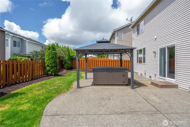 Fully fenced back yard. Fully fenced back yard.