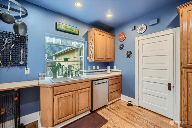 Kitchen with great garden window