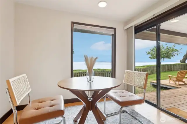 Eat in kitchen space - this would be a great place to start your day.