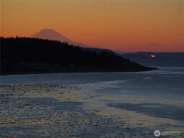Enjoy Mt Rainier and sunsets