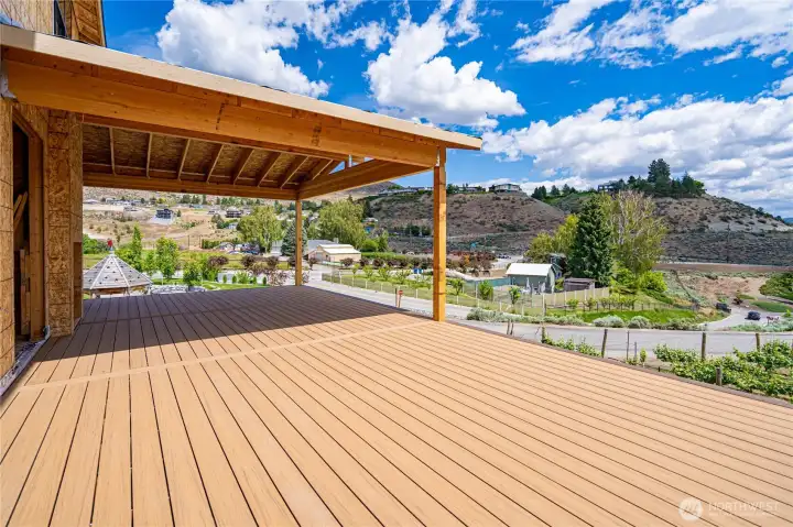 Massive oversized deck overlooking the vineyard.