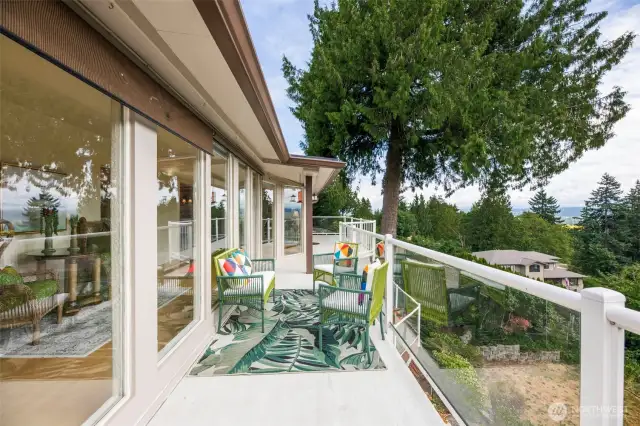 Lovely deck!