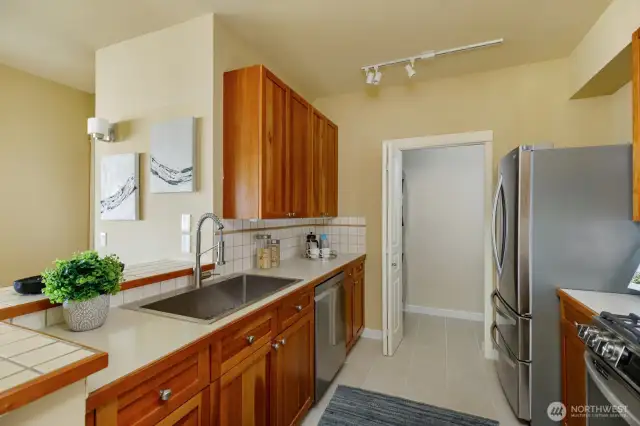 Spacious Kitchen, SS apps + bar counter