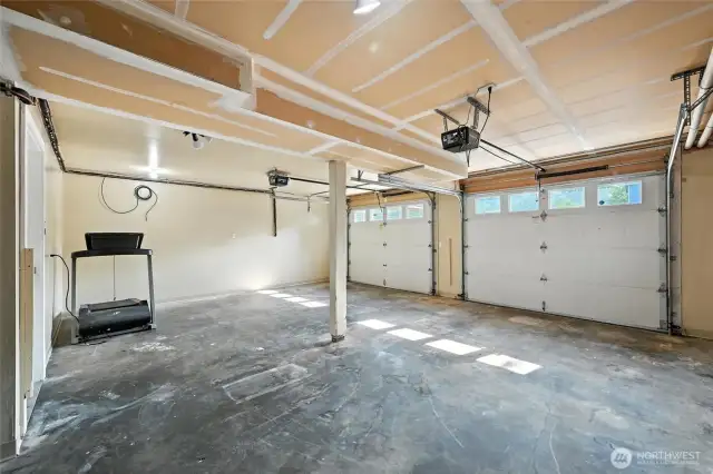 Oversized 2 car garage