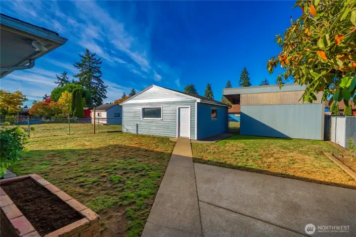 Walkway to the oversized 2 car garage