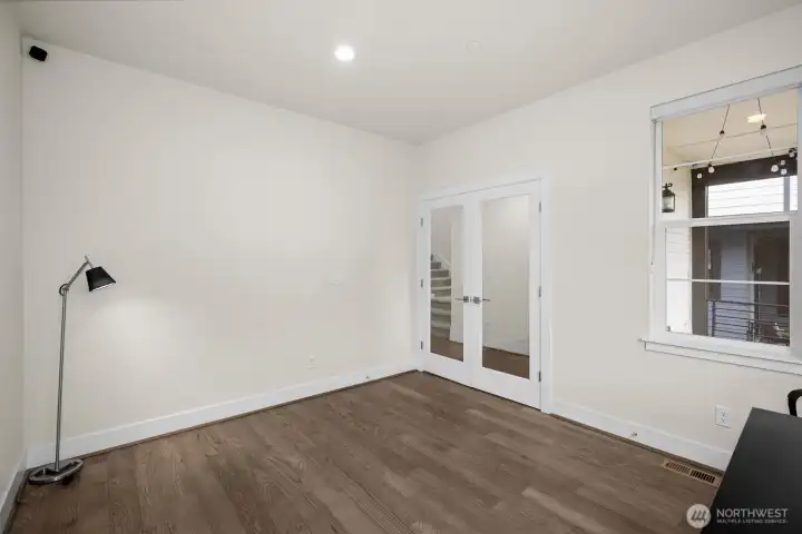 Its flexible layout makes it ideal for work, rest, or inspiration.