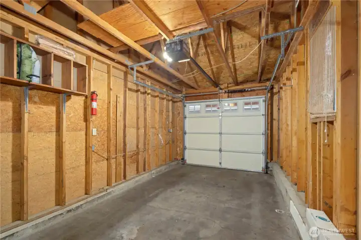 Room for a car, storage or workshop in the garage. Room for a car, storage or workshop in the garage.