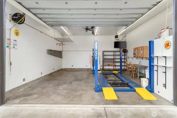 Insulated shop with lift