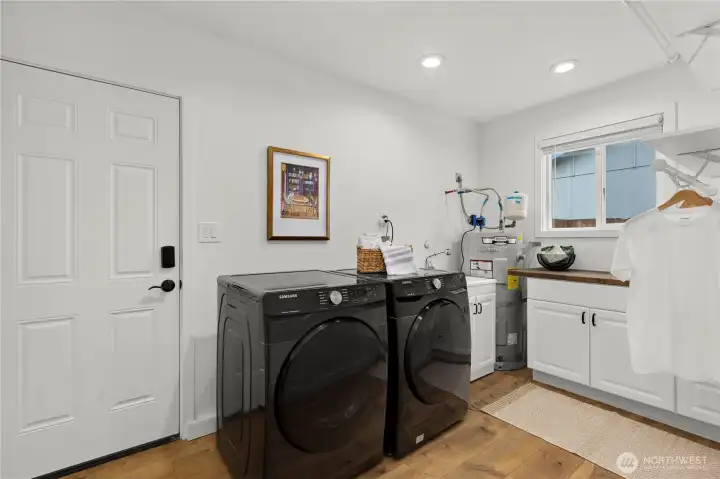 Laundry with exit to outside