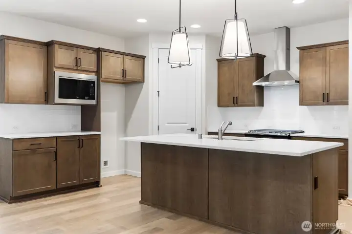 Photos of a similar home; same floor plan, colors, finishes, & upgrades may vary.