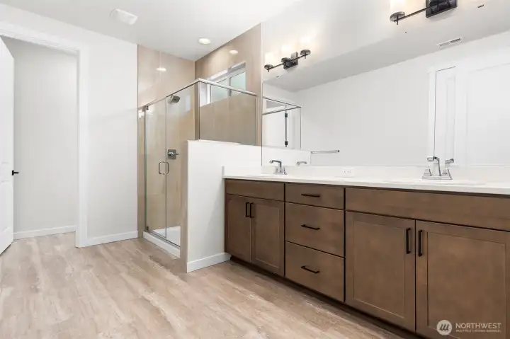 Photos of a similar home; same floor plan, colors, finishes, & upgrades may vary.