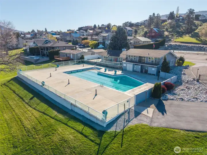 Sun Cove community pool & clubhouse