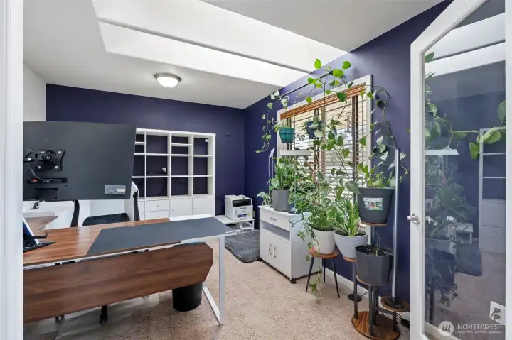 Green house/office/den/spare bedroom.