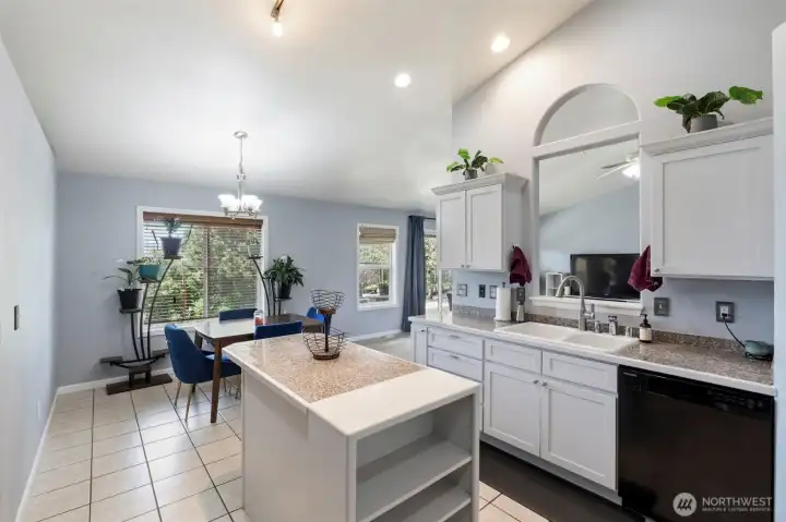 Easy pass through kitchen to dining room and laundry room.