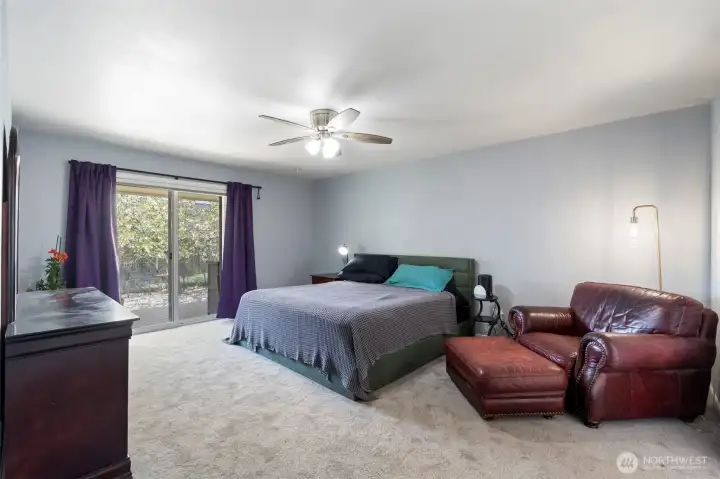 Spacious main suite with 5 piece bath and walk in closet.