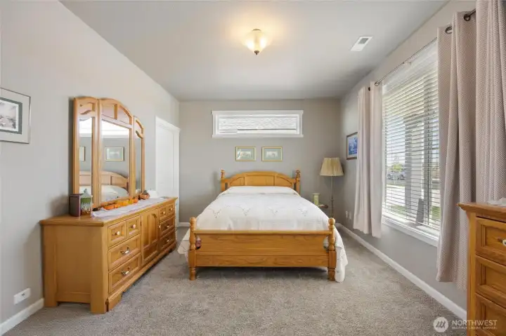Main bedroom/Den