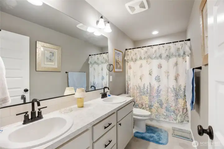 2nd floor bathroom