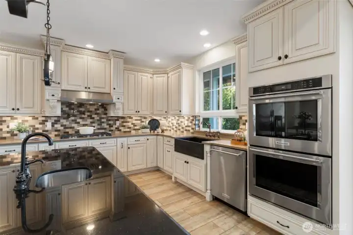 29 more pictures in the virtual tour link!