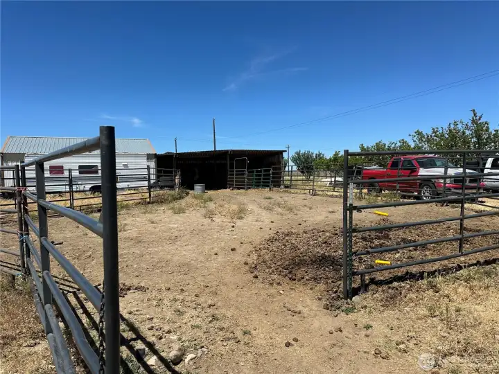 Horse enclosure