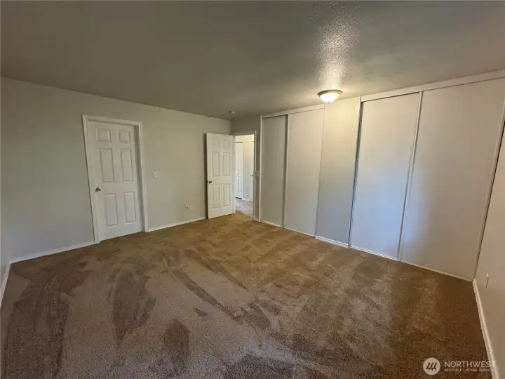 Unit 4 primary bedroom