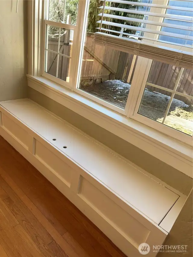 Bay window with storage