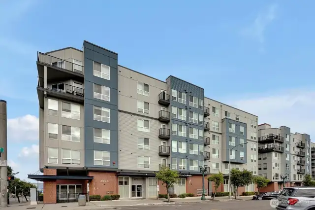 Proximity to countless restaurants & stores, current walk score of 93!
