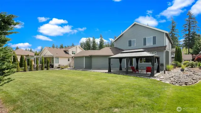 Bright and sunny, with the best of both worlds - the extra-large gazebo offers shade and privacy whenever you want it. Just close the curtains and you’ve got a quiet, cozy escape right in your own backyard.