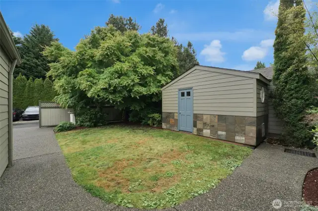 Separate storage shed