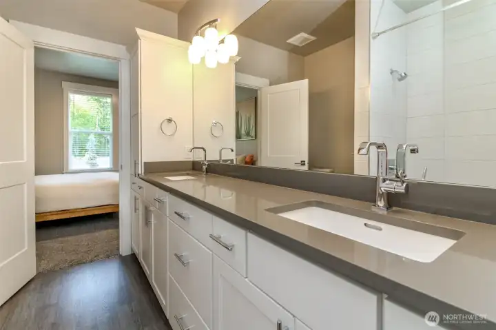 Jack and Jill bathroom between bedroom 2&3