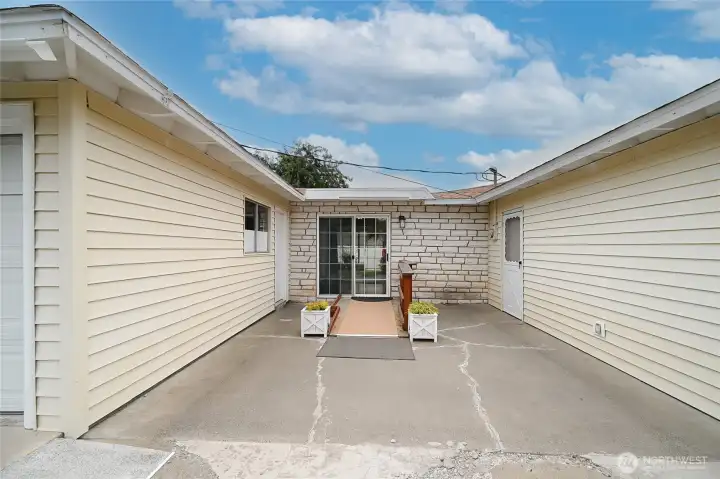 Check out this cool private court yard on side of home to relax in the shade